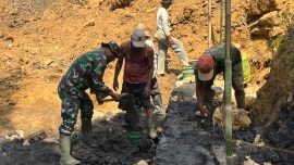 TNI dan Warga Percepat Pembangunan Jembatan Karang di Rubaru, Targetkan Akses Warga Lebih Lancar