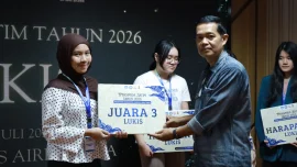 Dari Psikologi ke Kanvas, Izzati Raih Juara 3 Lukis Peksimida Jatim 2026